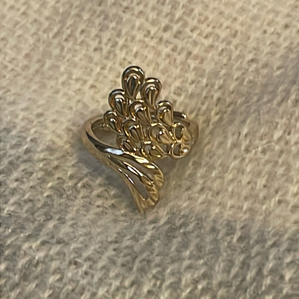 Peacock silver tone ring